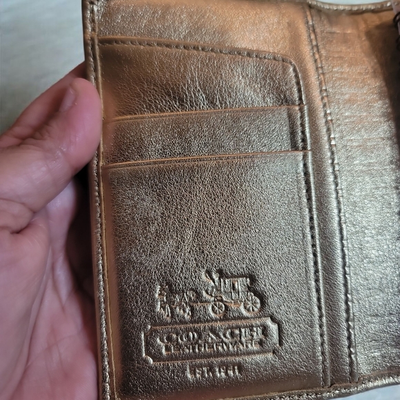 Coach VTG Address Book Folio Gold Leather Bifold Turn Lock Wallet - Picture 11 of 15